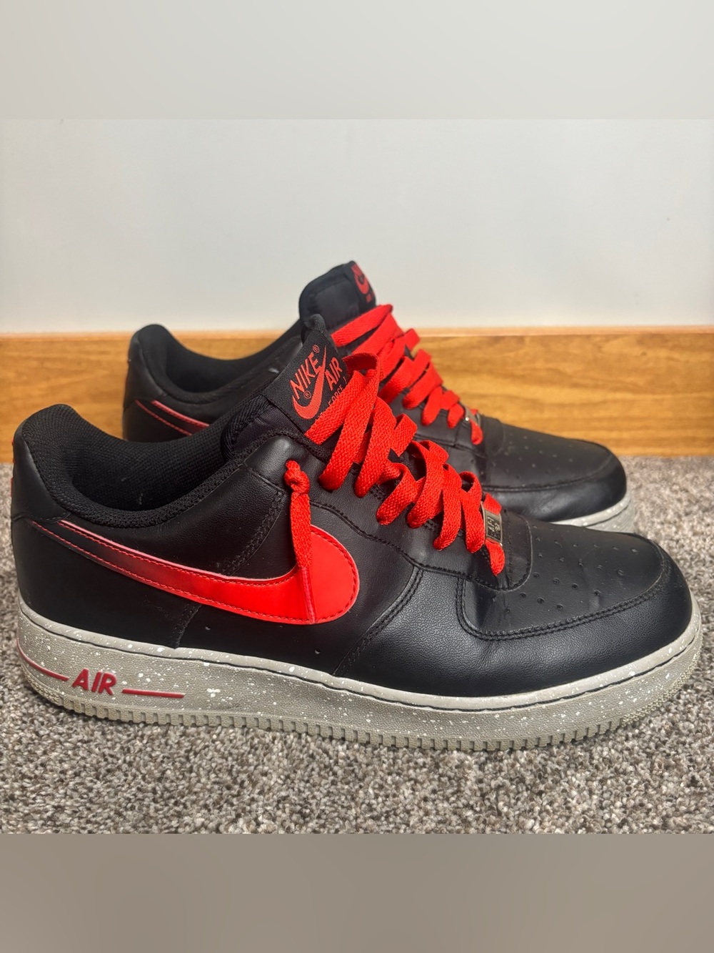 Men’s Nike Air Force 1 Low Black Challenge Red Size 10.5 Low Tops 488298-070
